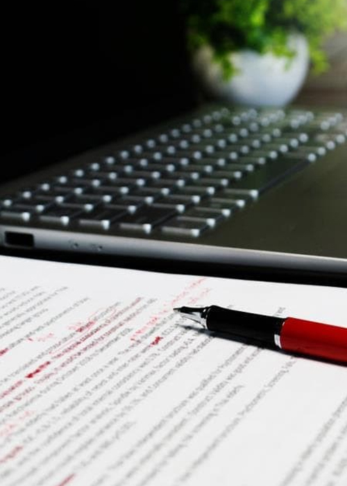 Perfecciona tu tesis con nuestra revisión integral.