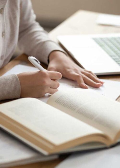 Trabajos inéditos bajo los lineamientos establecidos por la universidad